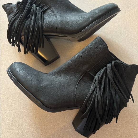 NWOT Vince Camuto Harlan Fringe Leather Boots - Picture 9 of 9